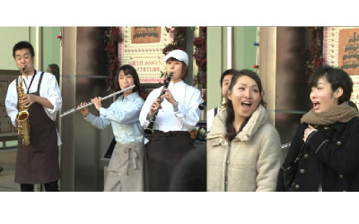 4名咖啡店員在街頭突然「演奏龍貓主題曲」  路過大媽衝上前「參一咖唱歌」最後全體大合唱好感人
